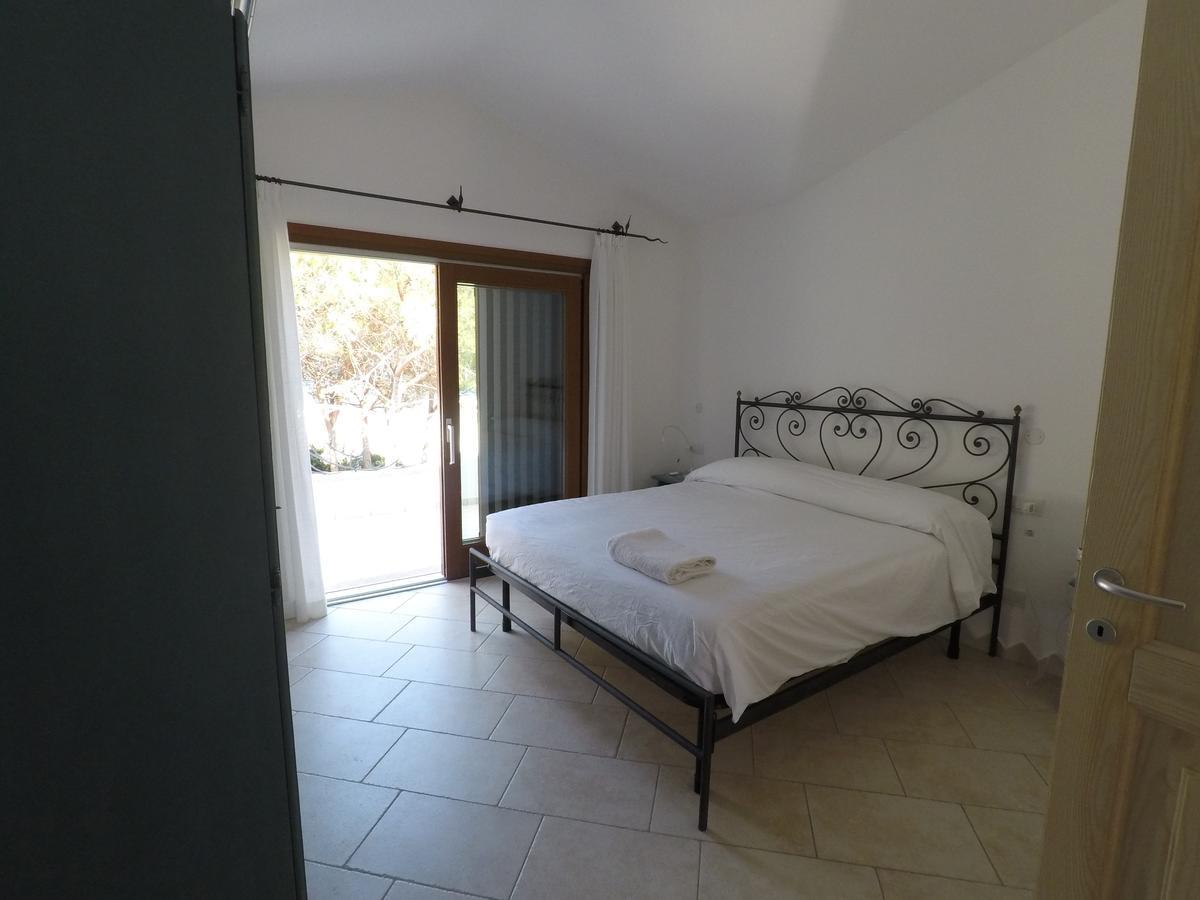 La Corte Degli Ulivi Appartamenti Cala Liberotto Exterior foto